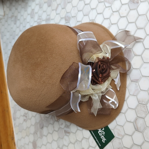 NWT Gabriel Amar for Frank Olive camel color velour hat with floral and ribbons - Picture 1 of 7